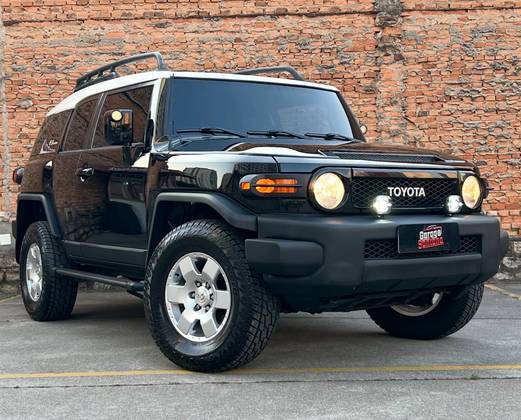 TOYOTA FJ CRUISER 4.0 4X4 V6 24V GASOLINA 4P MANUAL TOYOTA FJ CRUISER 4.0 4X4 V6 24V GASOLINA 4P MANUAL